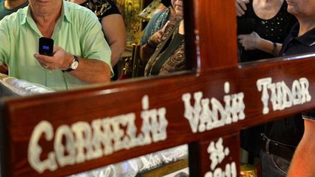 de ce nu a fost depus sicriul lui corneliu vadim tudor la senat