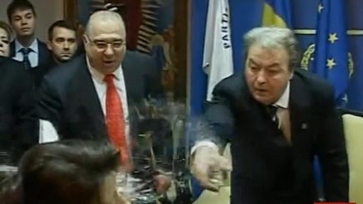 imagini cu scandalurile rasunatoare in care a fost implicat corneliu vadim tudor