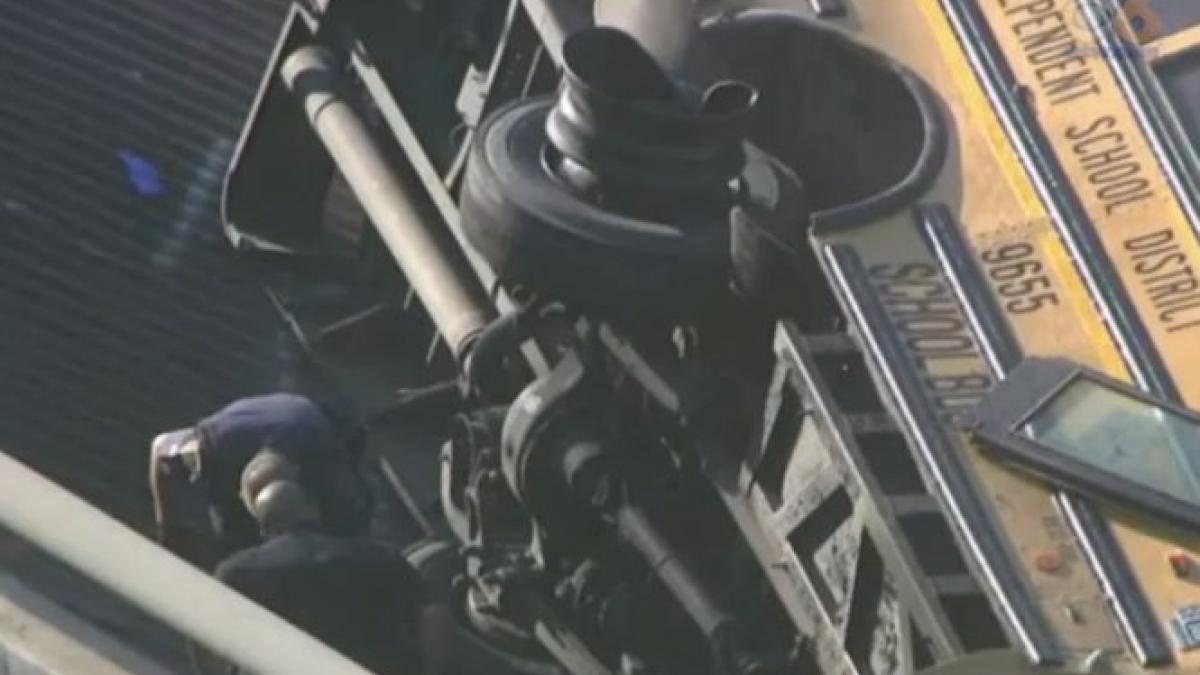 accident teribil doi copii au murit autobuzele in care se aflau au cazut de pe autostrada