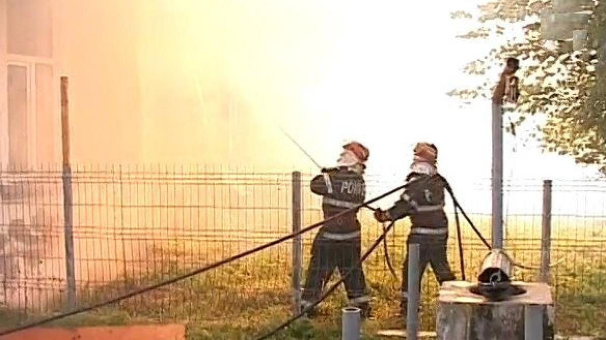 gradinita farmacia si cabinetul medical dintr o localitate din arges mistuite de flacari