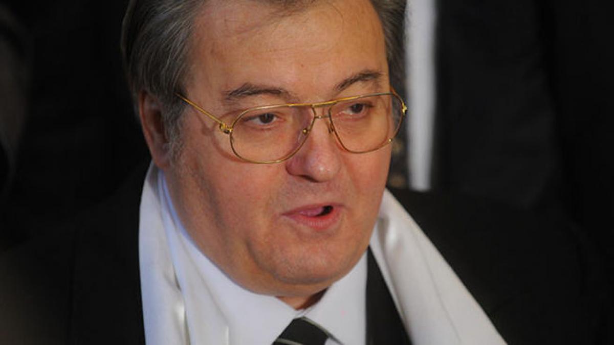 mii de oameni i au adus un ultim omagiu lui corneliu vadim tudor