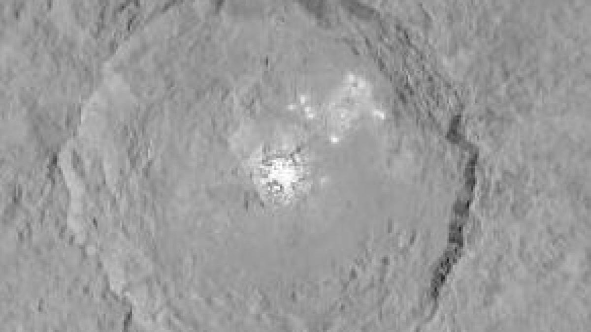 nasa fotografii spectaculoase cu craterul occator de pe ceres