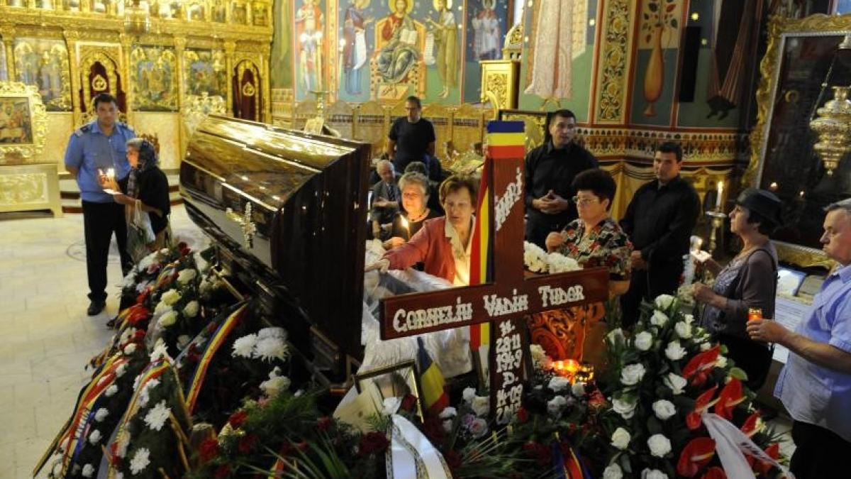 scandal la inmormantarea lui corneliu vadim tudor