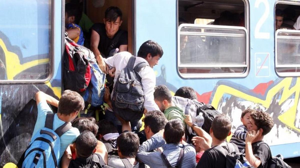 croatia a trimis 19 autobuze cu refugiati spre ungaria dar ungaria refuza sa ii primeasca