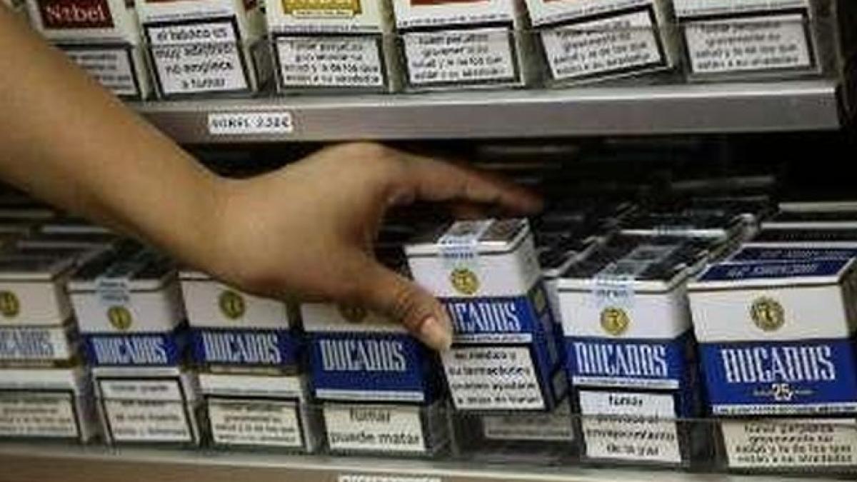 hoti de mici copii filmati in timp ce furau tigari