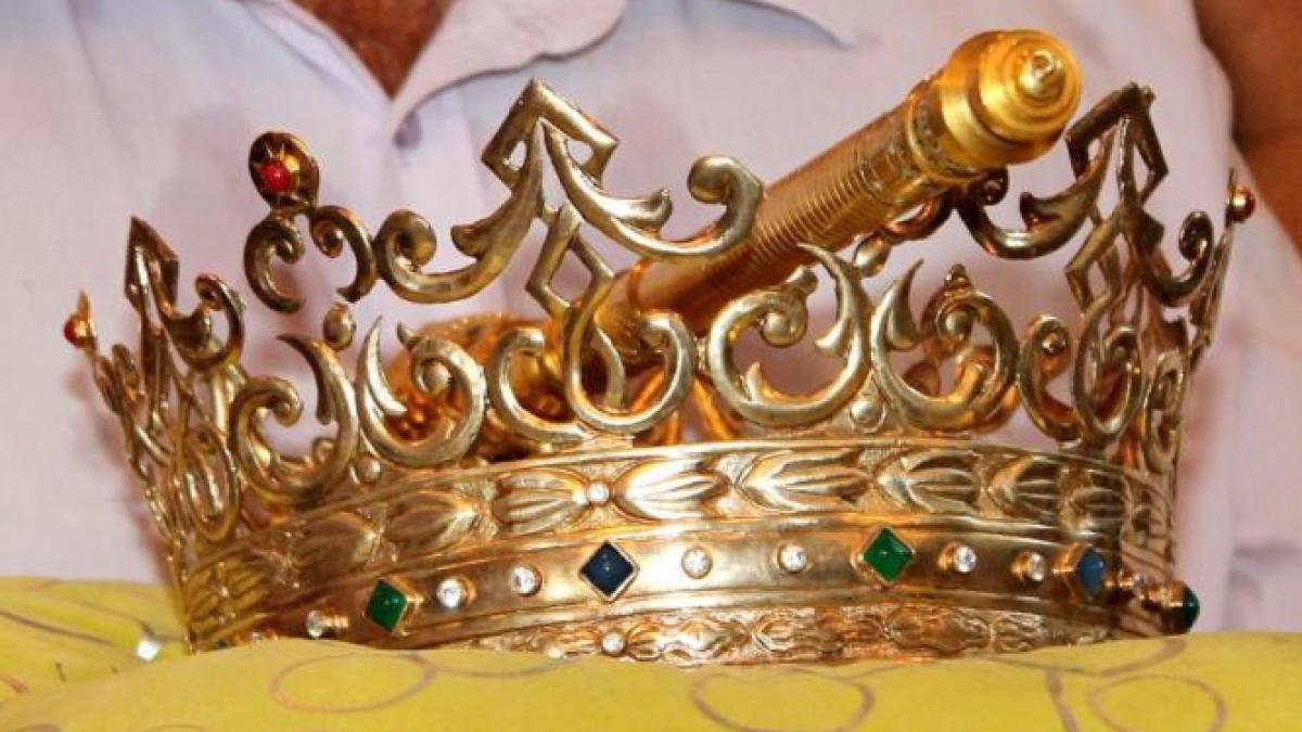 regele international al romilor dorin cioaba are tron si coroane noi