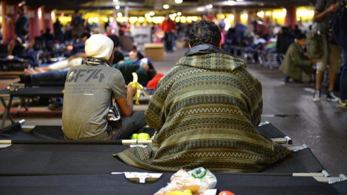 slovenia a oprit traficul trenurilor de pasageri dinspre croatia dupa sosirea a 150 de refugiati