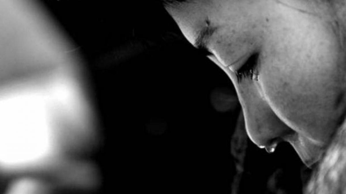 tanara violata de un barbat pe care l a cunoscut pe facebook