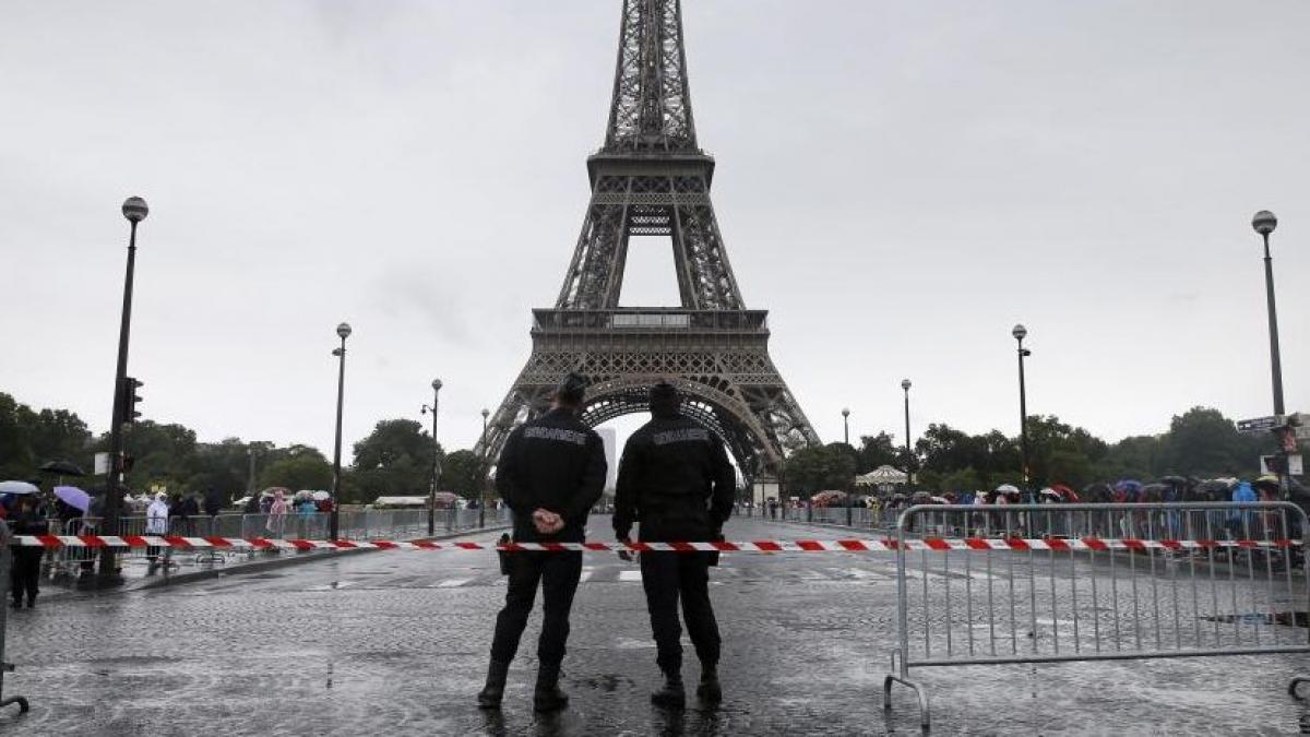 alerta terorista in paris turnul eiffel a fost inchis