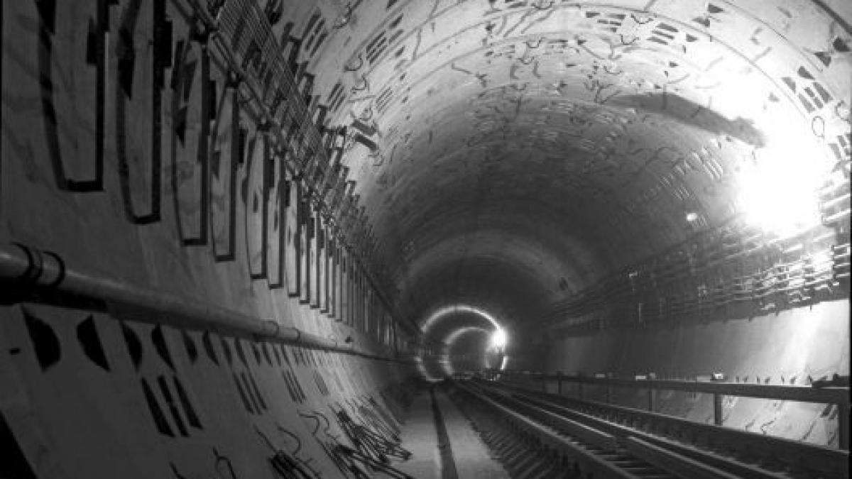 monumente istorice uitate in paragina tunelul de metrou al lui ceausescu