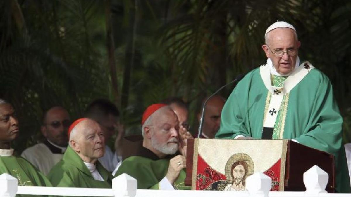 papa francisc a avut o intalnire informala cu fidel castro