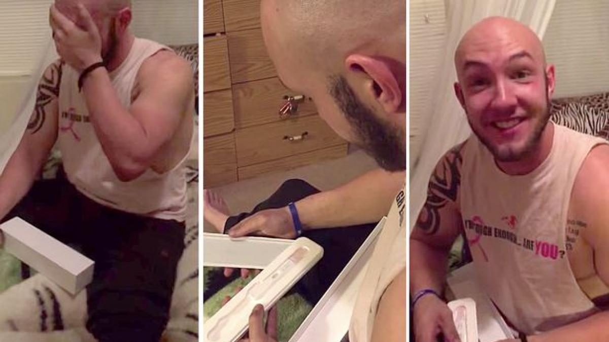 a crezut ca primeste un ceas scump insa pe acest cadou nu poate fi pus un pret barbatul impresionat