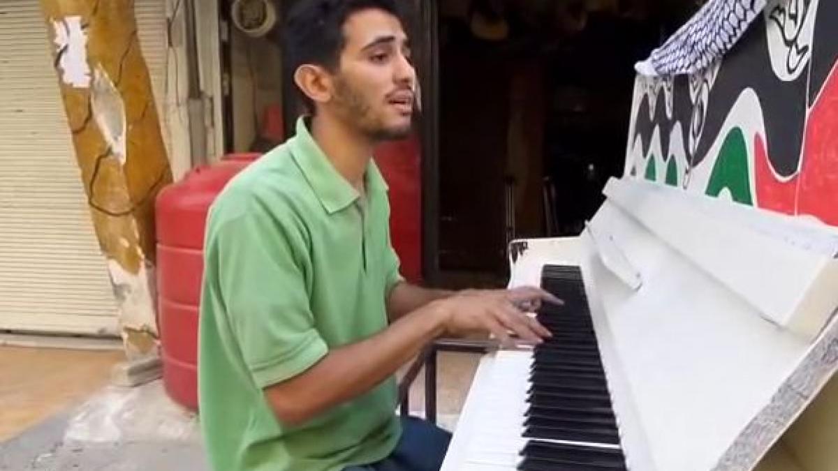ce s a intamplat cu un pianist sirian care isi incuraja poporul sa nu renunte la speranta povestea