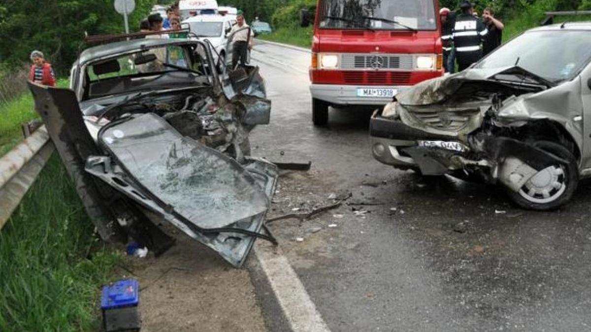 a facut un viraj fara sa se asigure si a fost spulberata de un alt autoturism