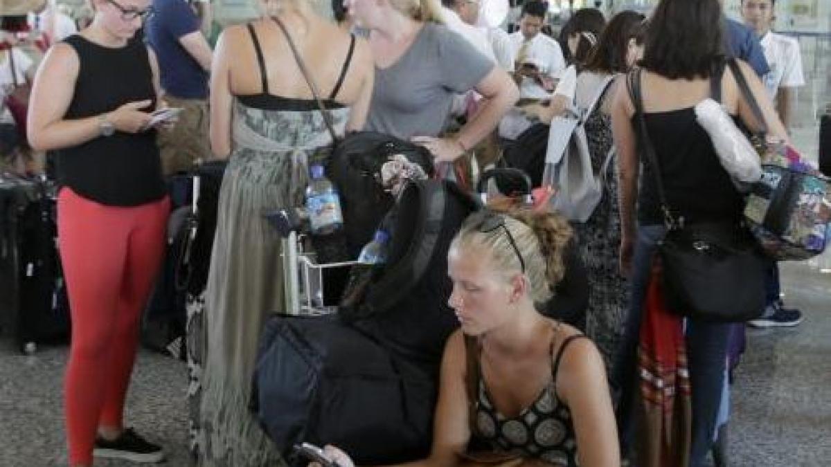 aeroport blocat si avioane tinute la sol din cauza unui iphone pare incredibil dar e adevarat