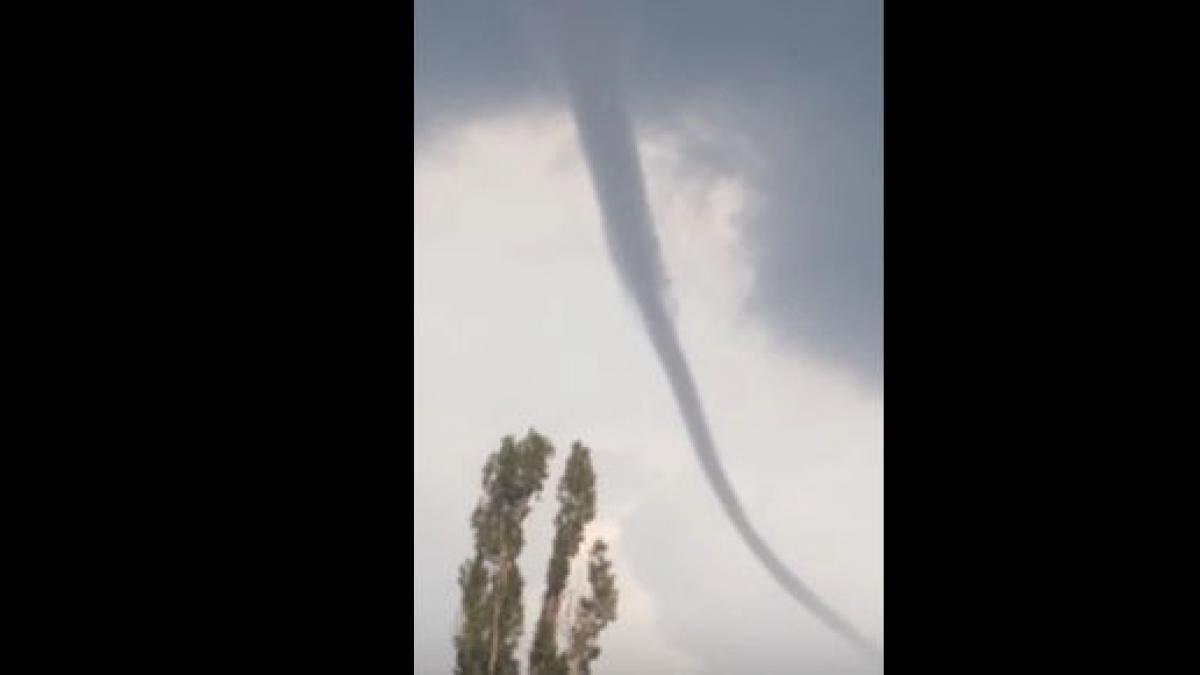 fenomen extrem in craiova o tornada a aparut pe cer