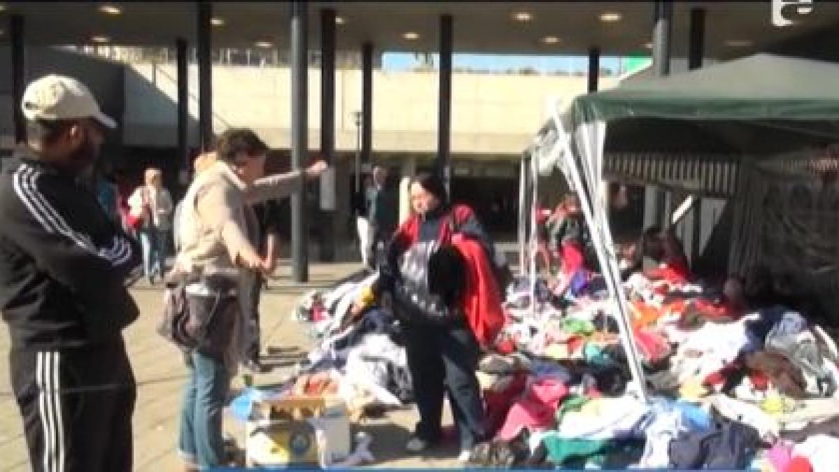 halucinant romanca filmata in timp ce lua haine destinate refugiatilor in budapesta