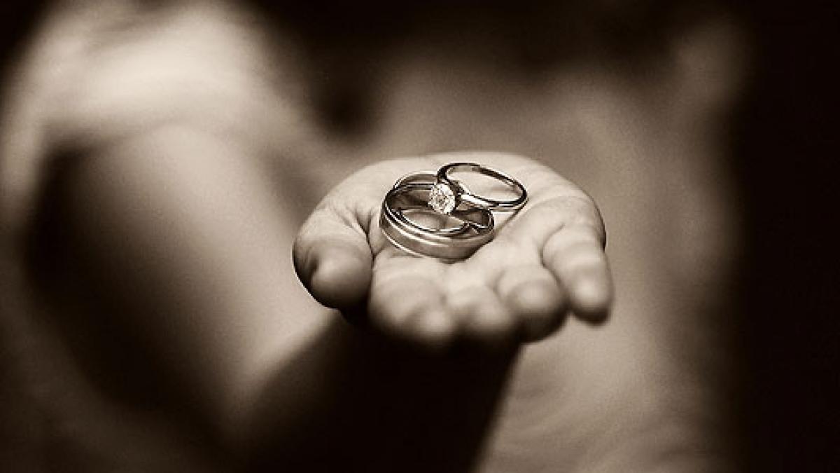 un fotomodel s a spanzurat in propria casa pentru a scapa de o casatorie fortata