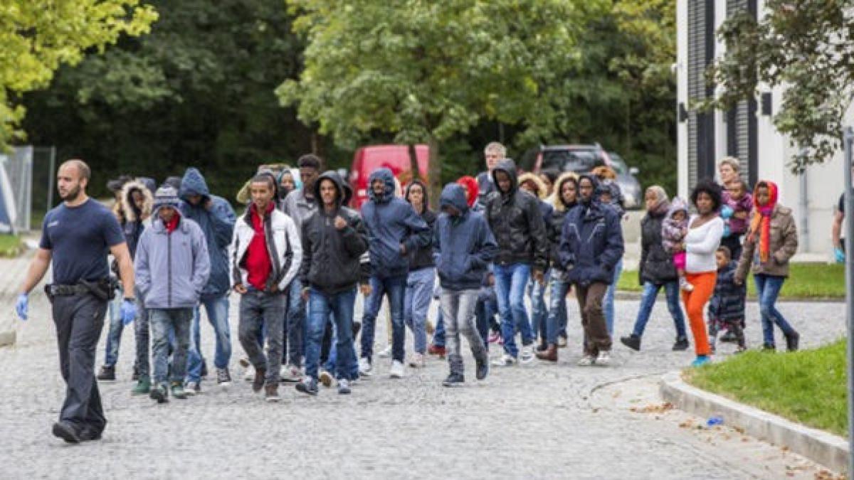 uniunea europeana cauta o solutie la exodul refugiatilor ministrii de interne ai ue se reunesc la