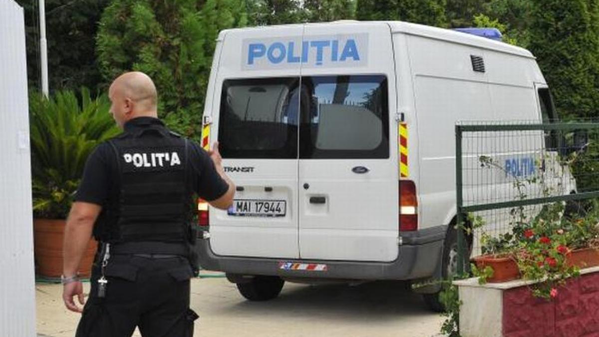 drogurile i au luat mintile un tanar si a atacat mama cu un cutit