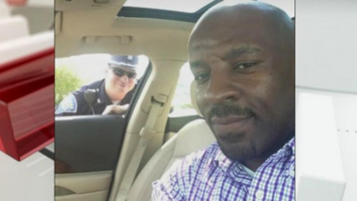 selfie viral s a fotografiat alaturi de politistul care il amenda pentru viteza excesiva