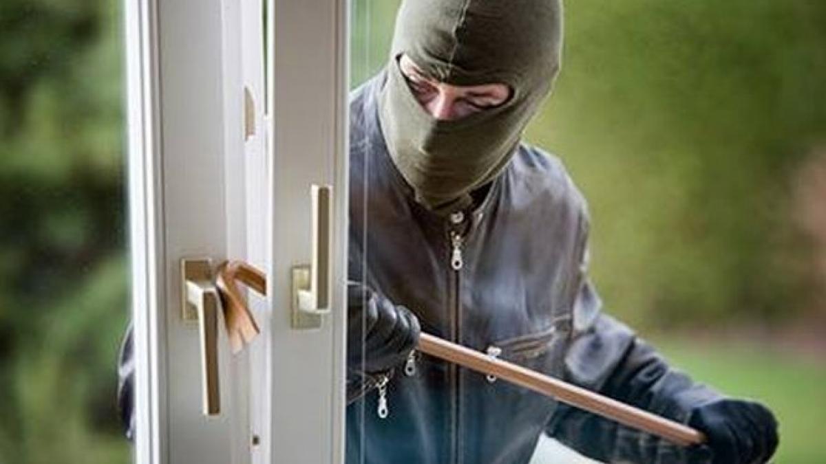 cei mai prosti hoti din romania a sunat la 112 de frica fantomelor