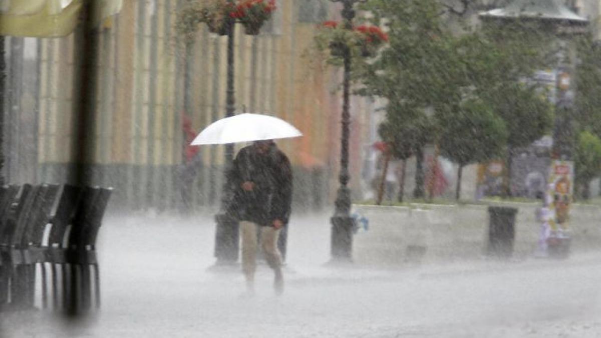 cod galben de ploi torentiale vremea face ravagii in toata tara