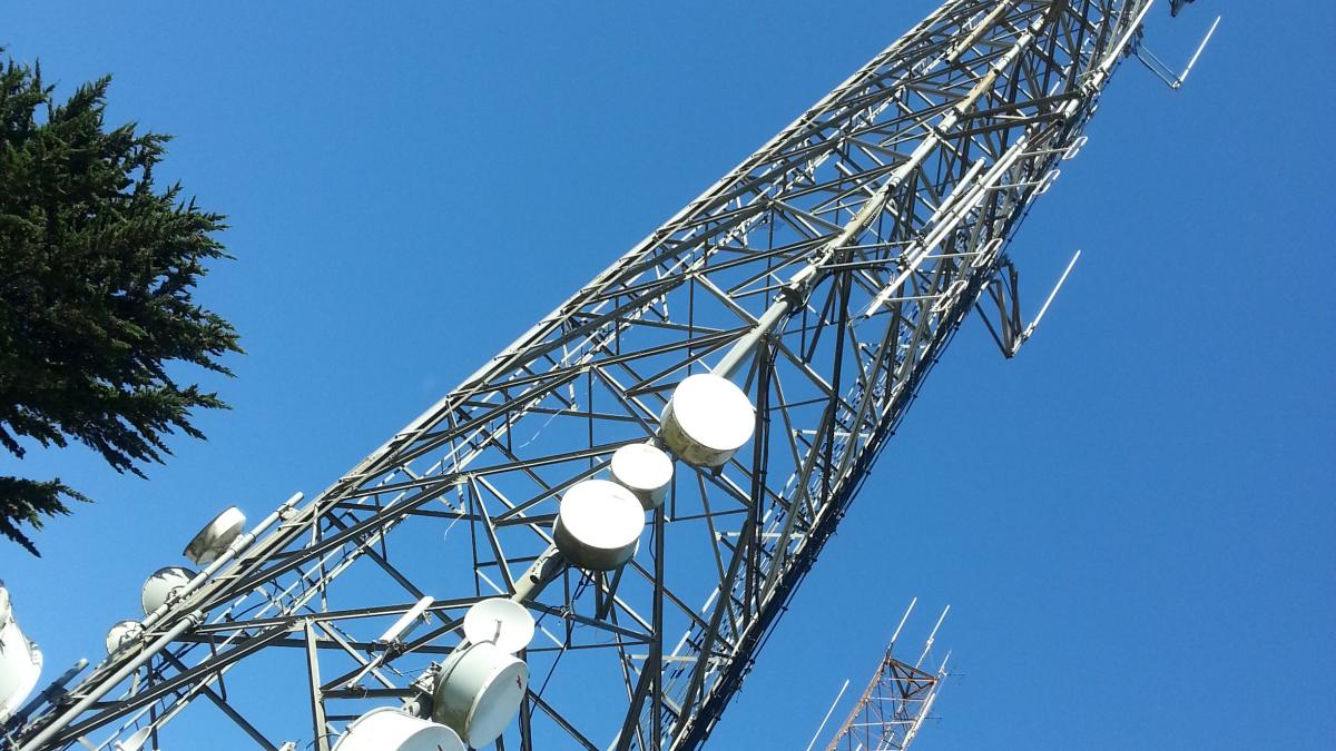 antenele de pe cladiri aproape de a fi date jos initiativa impotriva radiatiilor