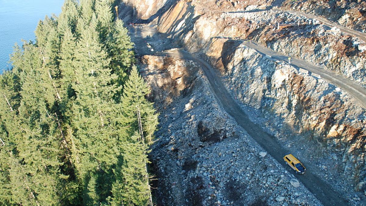 circulatie rutiera intrerupta pentru dinamitarea unei stanci