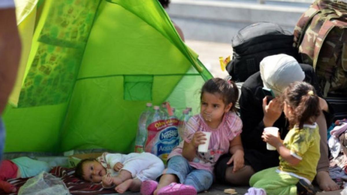 criza refugiatilor scapa de sub control migrantii au inceput sa se instaleze in cimitire
