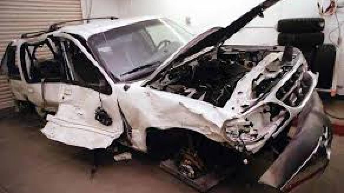 o masina in care se aflau 15 imigranti s a rasturnat pe un camp sase oameni au murit