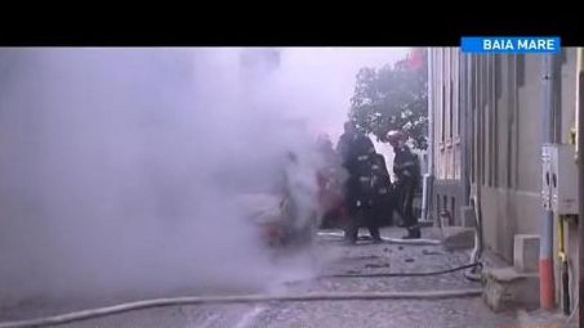o masina a explodat langa prefectura din baia mare