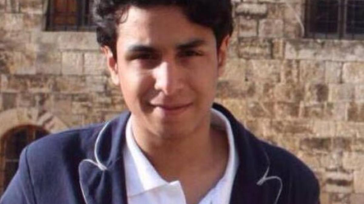 acest tanar de 20 de ani va fi decapitat si crucificat trupul lui va fi expus public