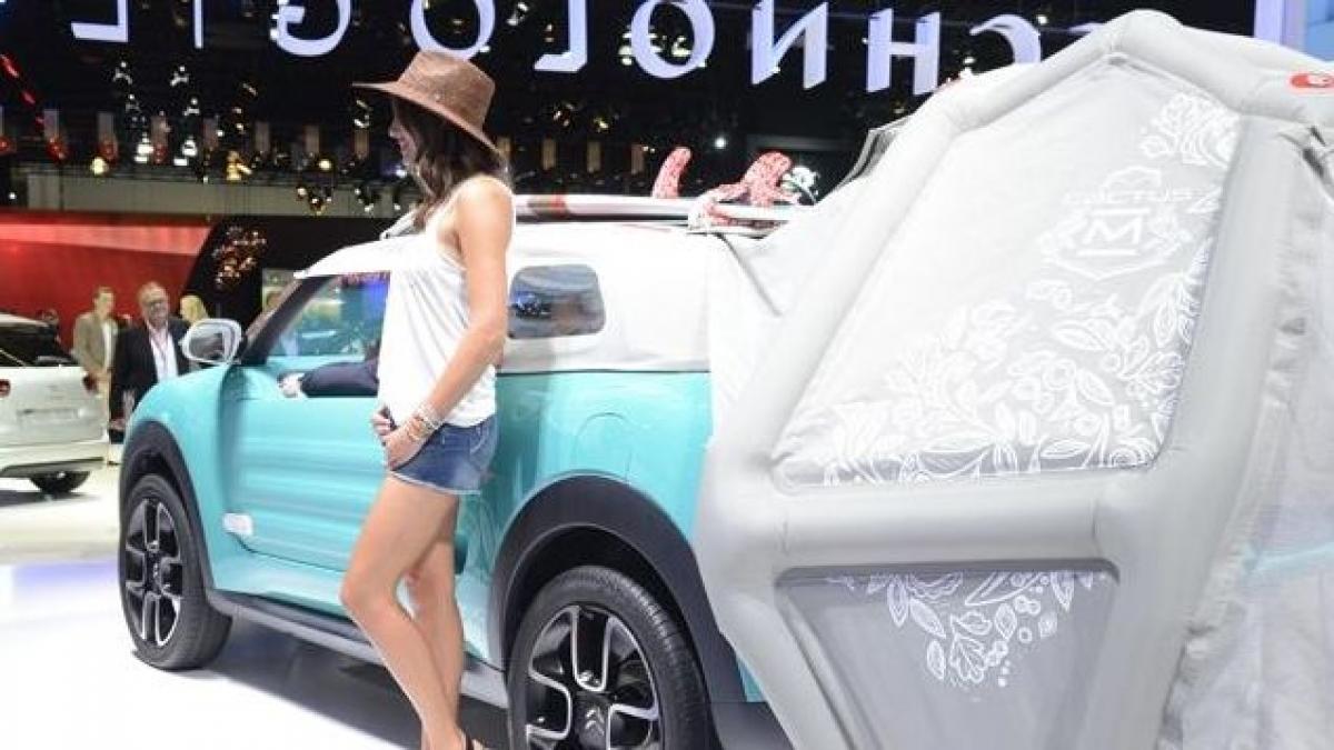 fetele de la salonul auto frankfurt 2015