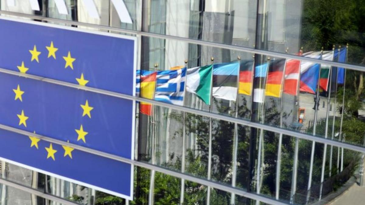 mii de manifestanti la bruxelles pentru primirea migrantilor