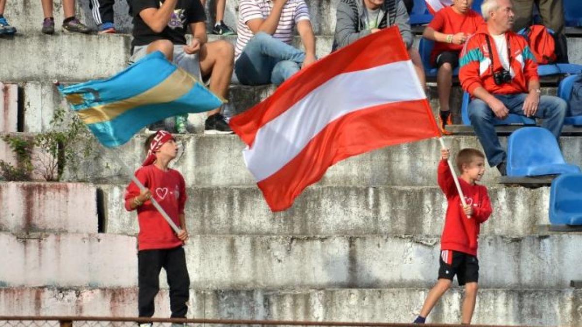 imnul secuiesc cantat la inceputul unui meci disputat in romania