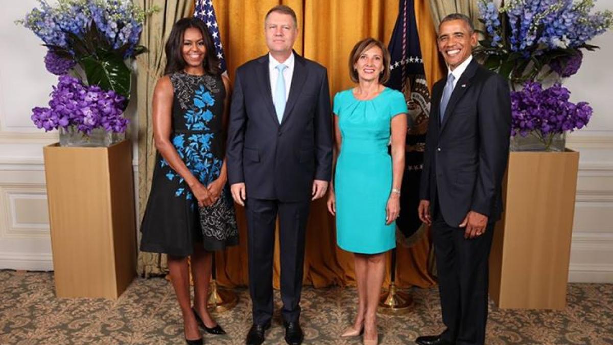 iohannis s a pozat alaturi de obama la receptia oferita de presedintele sua
