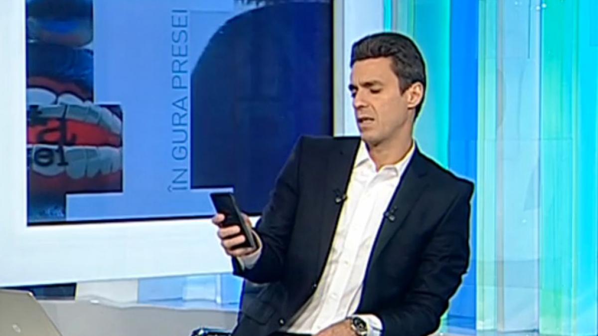 mircea badea facebook ul te face mai destept ai mai putine momente in care sa pari prost