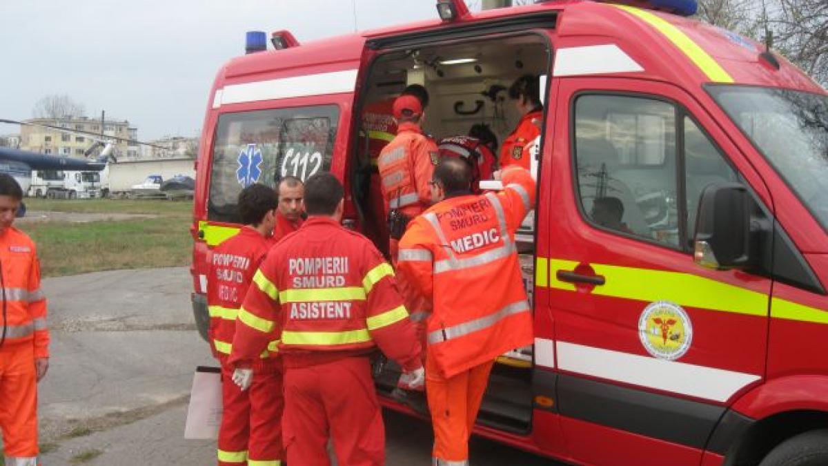 foto sinucidere un barbat s a aruncat de pe podul din navodari