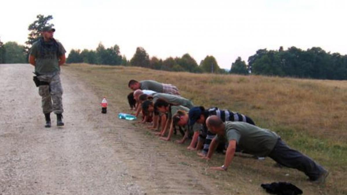 guvernul te face soldat 15 zile pe an si iti da si bani