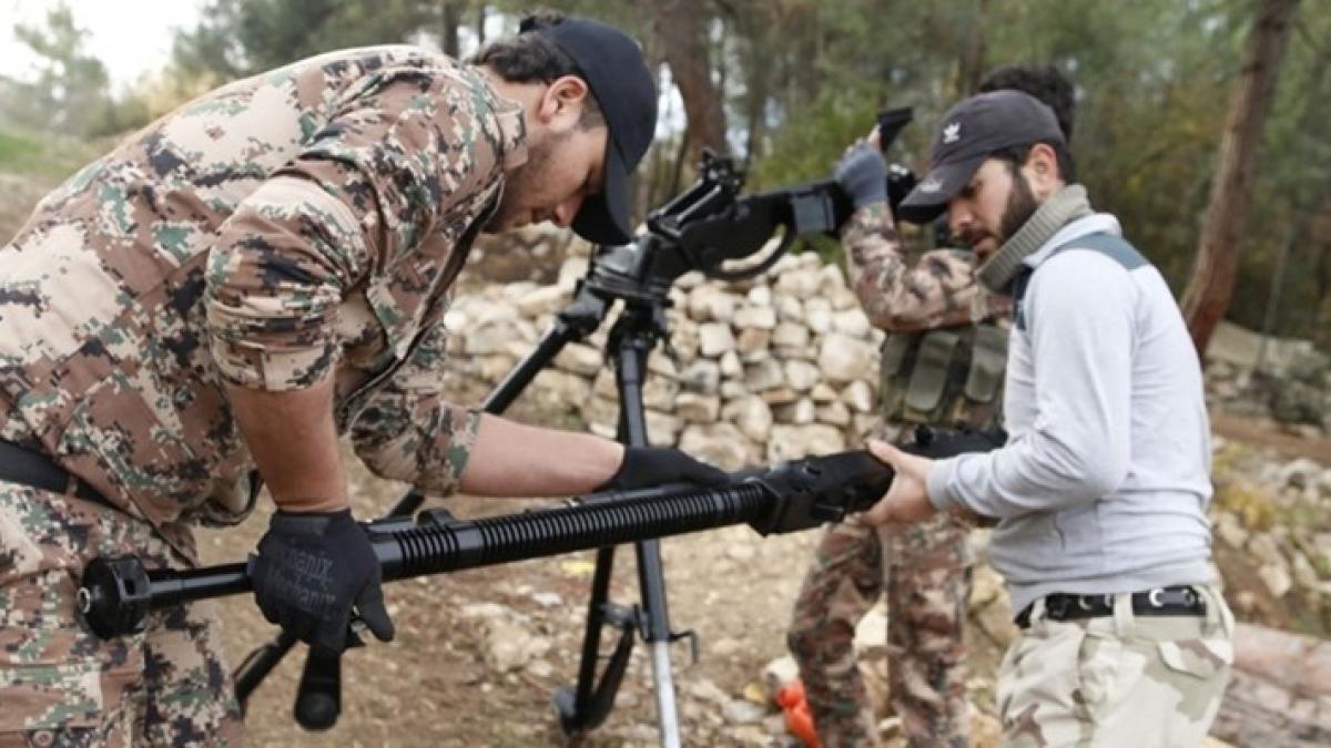 sua rebeli antrenati in baze americane au fugit cu armamentul la al qaida