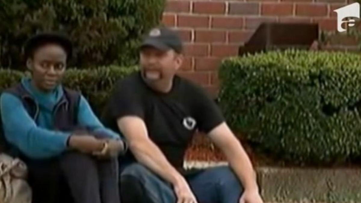 cerea disperata ajutorul barbatul si a riscat viata ca sa o salveze