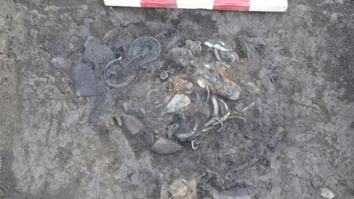 depozit de bronz vechi de peste 2800 de ani descoperit in transilvania