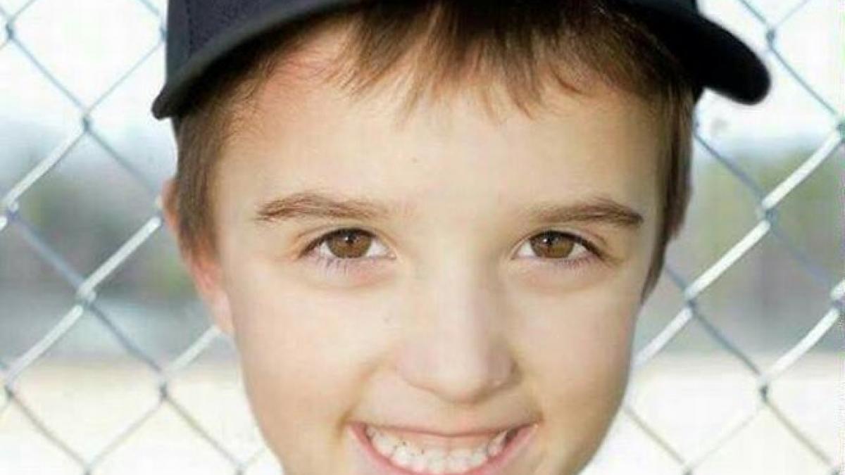 dupa ce baietelul lor a murit parintii au gasit un mesaj socant pe masa din sufragerie