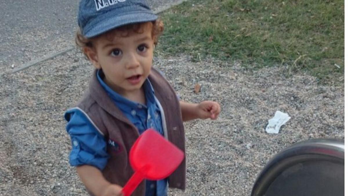 imagini inedite mircea badea iti arata cum faci copilul sa stea linistit