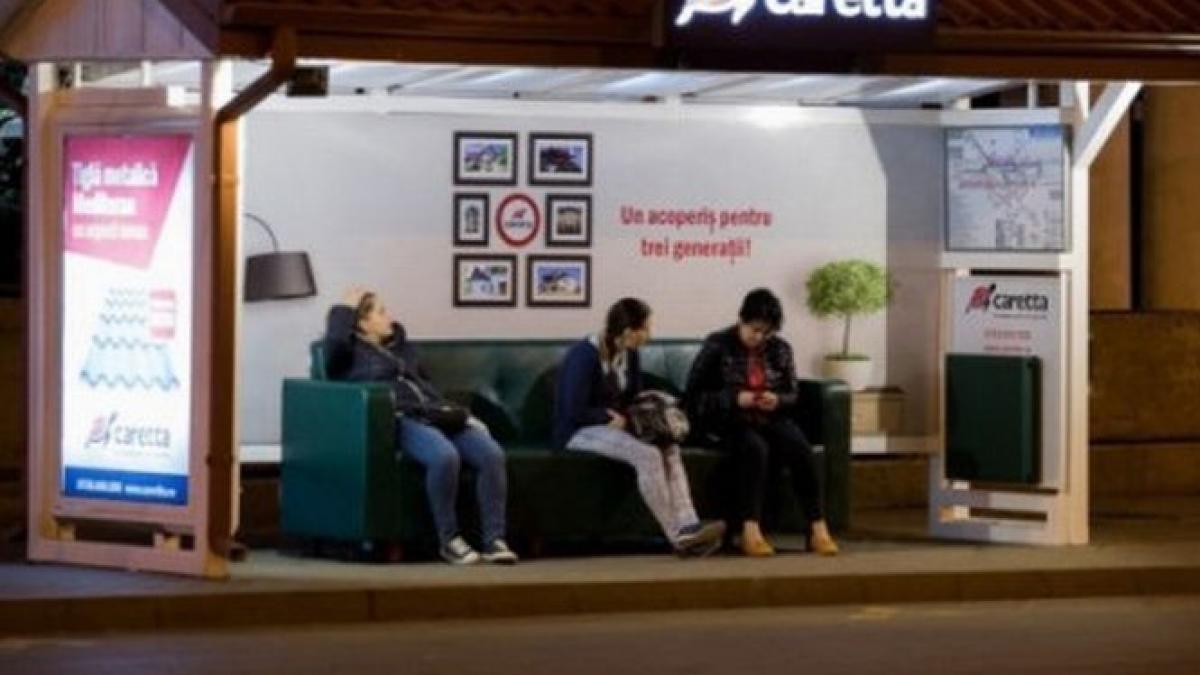 prima statie din romania in care poti astepta autobuzul pe canapea ca acasa