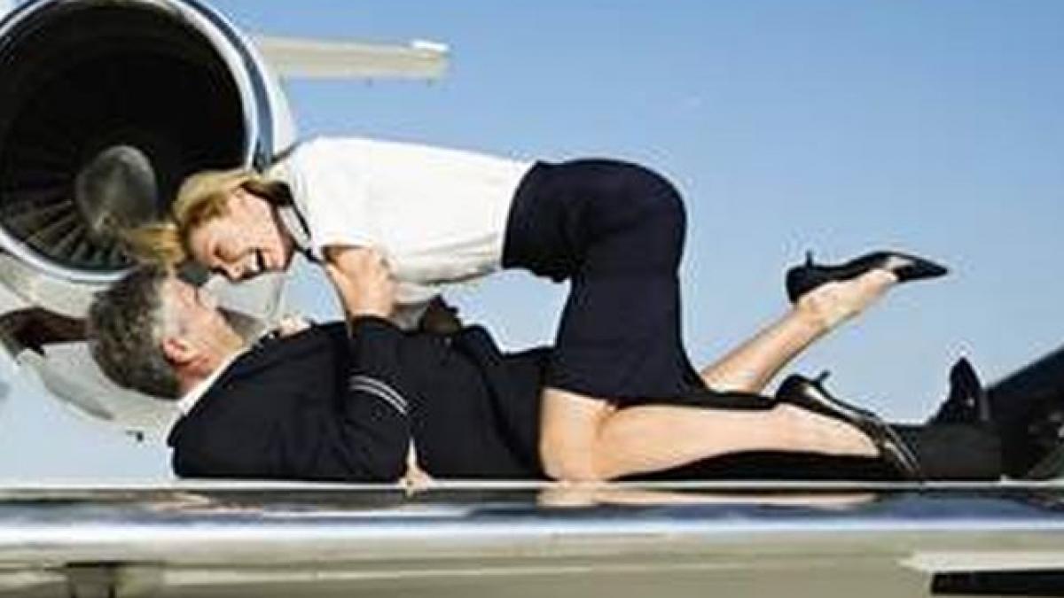 2 000 de euro pentru sex in timpul zborului ce s a intamplat cu nerusinata stewardesa