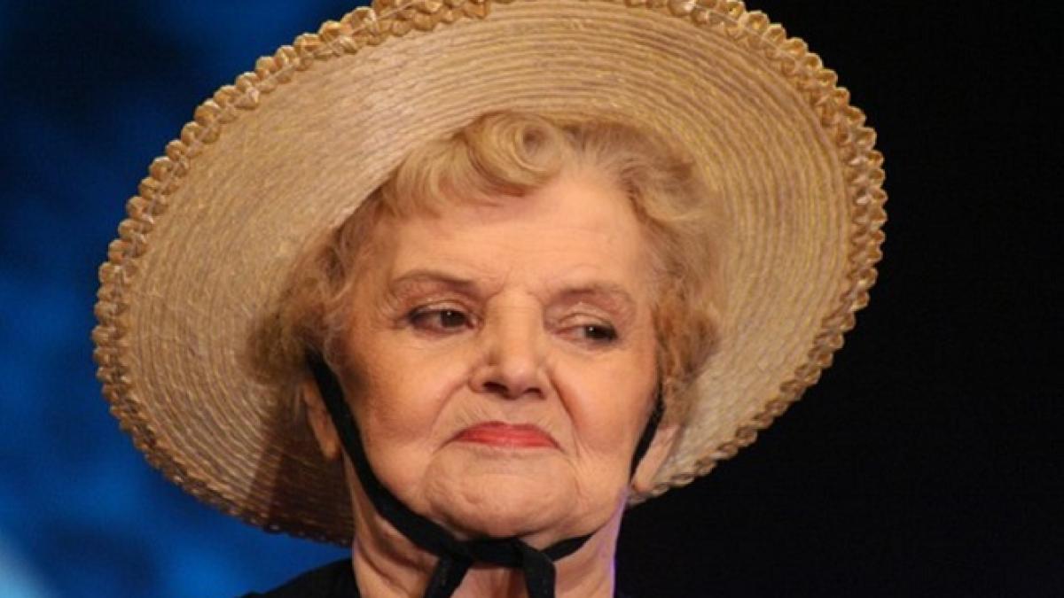 cantareata de muzica populara lucretia ciobanu inmormantata cu onoruri militare