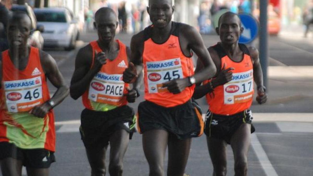 kenyanul patrick kimeli a castigat maratonul bucuresti 2015