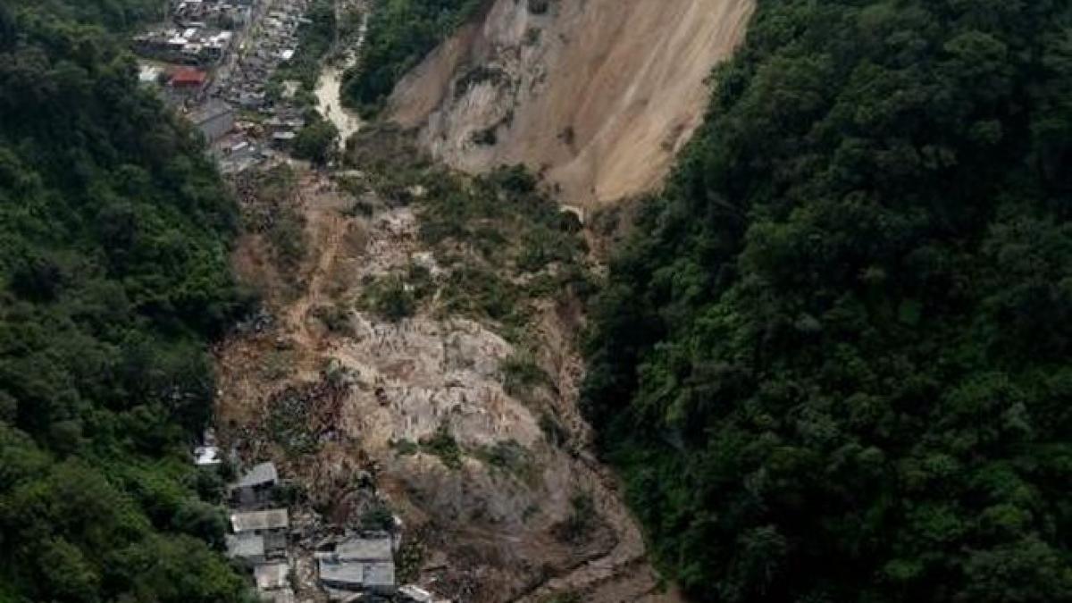 alunecarile de teren au facut prapad 131 de oameni au murit in guatemala